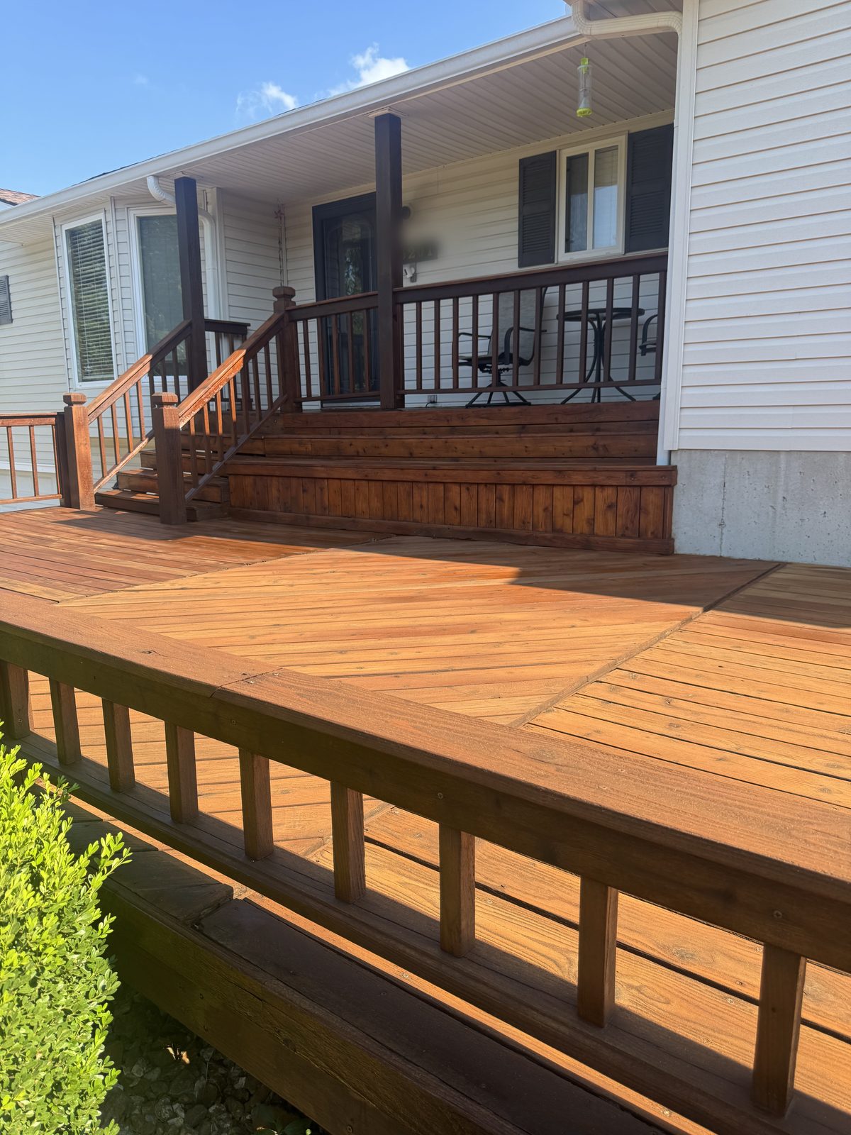 Low deck and porch steps, golden stain, decks staining in Kansas City by Staining Grain