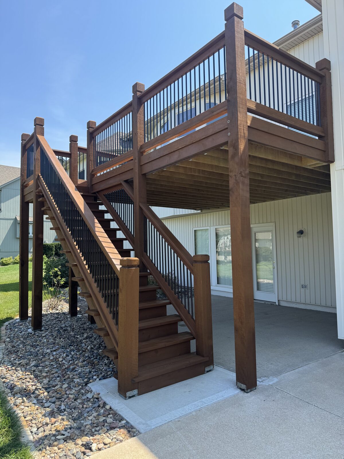 Second story deck with stairs